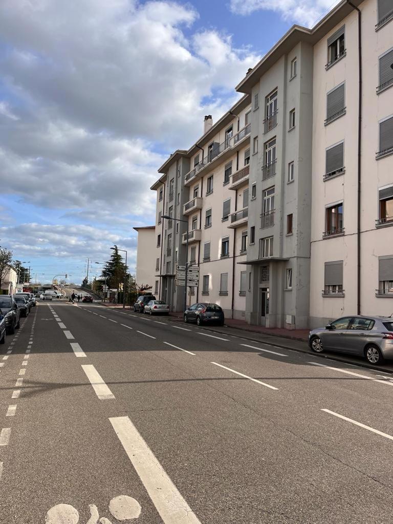 Le Pressense 2 Lägenhet Vénissieux Exteriör bild